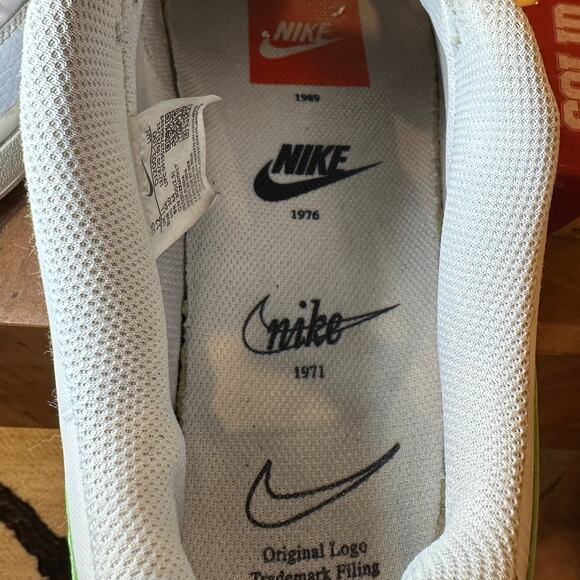 Athletic_Shoes